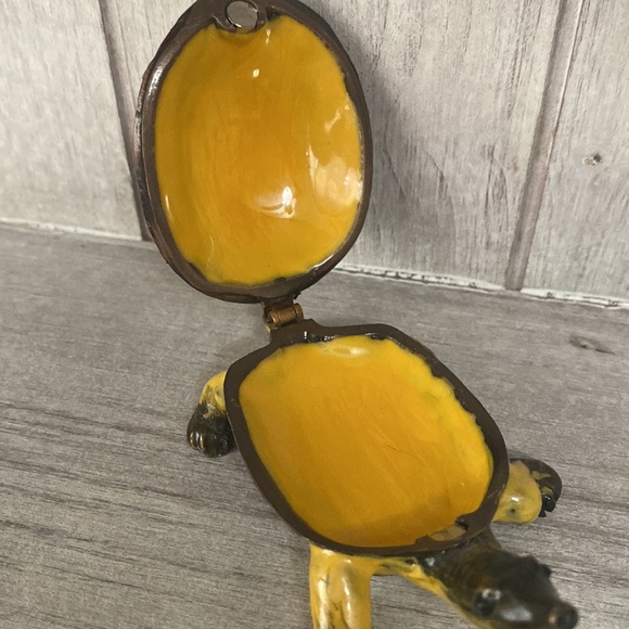 Adorable vintage tortoise enameled ring box - Picture 3 of 5